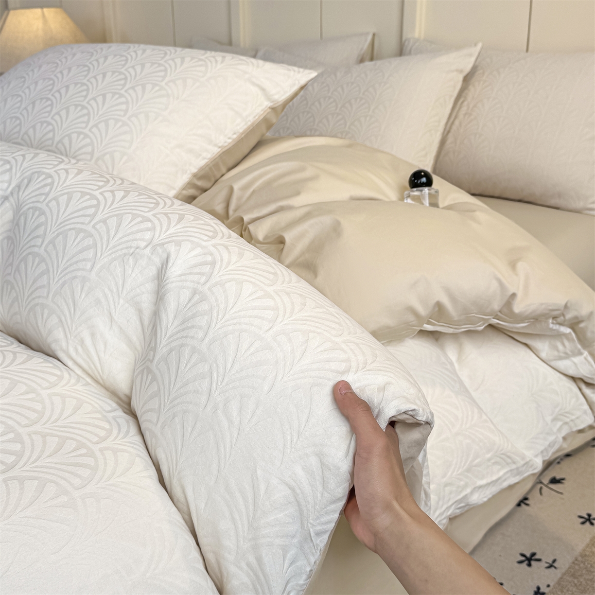 91家纺网 家纺一手货源 找家纺 灰鲸 2026新款全棉纯棉厚织贡缎大提花四件套 云锦-杏仁奶霜