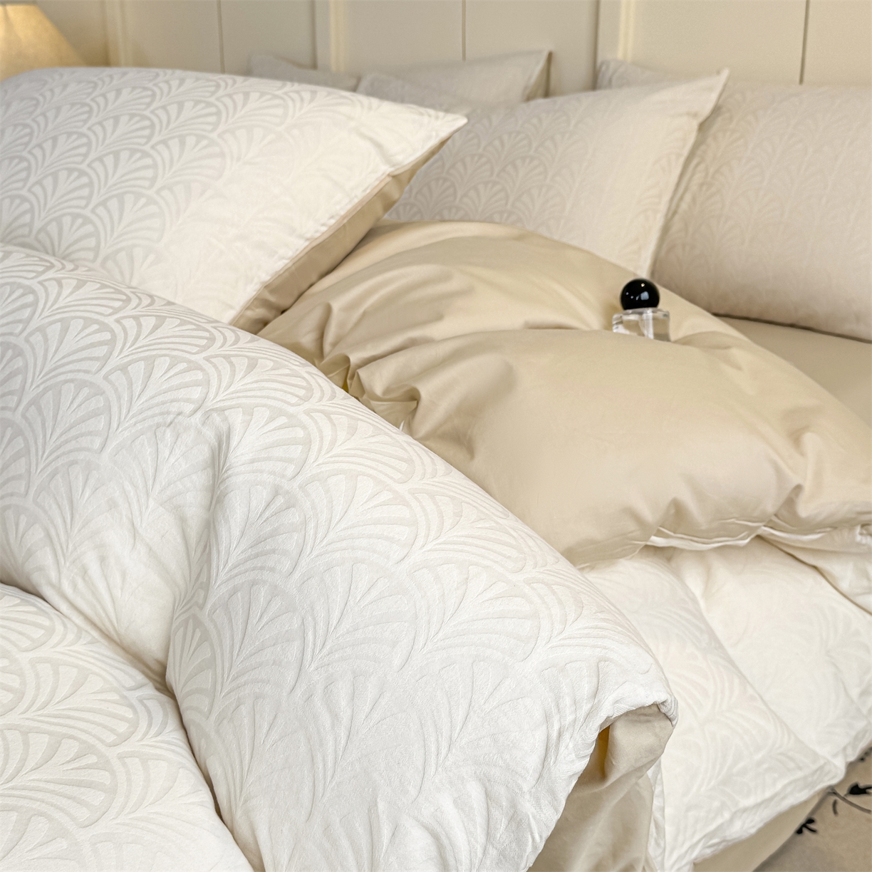 91家纺网 家纺一手货源 找家纺 灰鲸 2026新款全棉纯棉厚织贡缎大提花四件套 云锦-杏仁奶霜