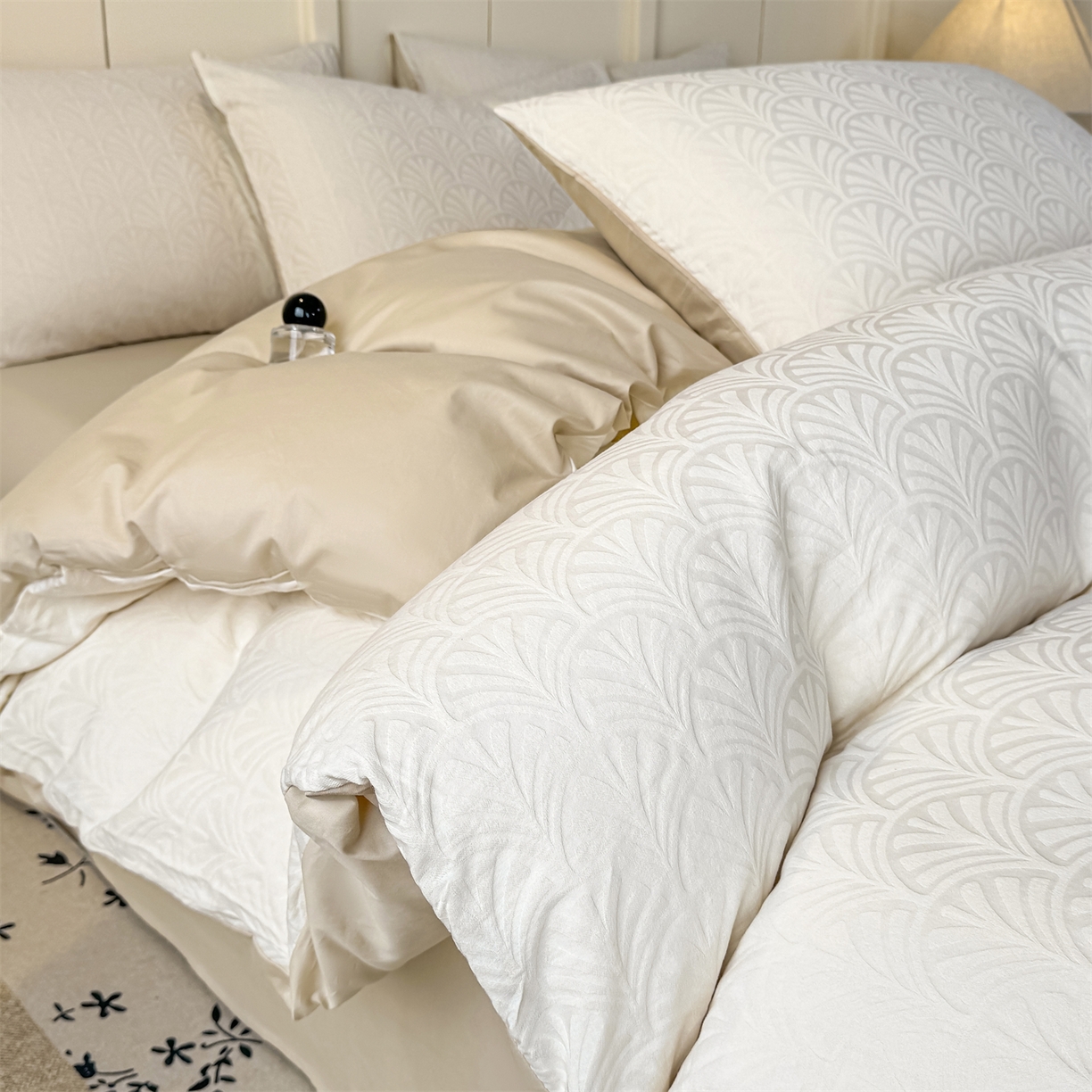 91家纺网 家纺一手货源 找家纺 灰鲸 2026新款全棉纯棉厚织贡缎大提花四件套 云锦-杏仁奶霜