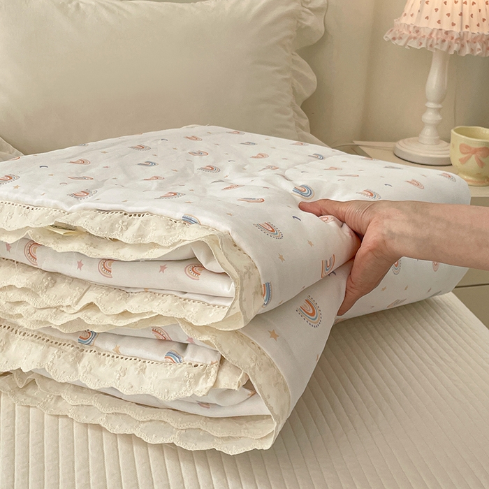 91家纺网 家纺一手货源 找家纺 yyds网供 2026新款A类法式花卉小清新全棉纯棉双层纱花边夏被夏凉被空调被 彩虹梦