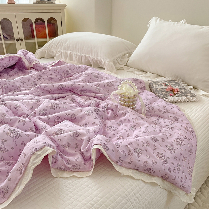 91家纺网 家纺一手货源 找家纺 yyds网供 2026新款A类法式花卉小清新全棉纯棉双层纱花边夏被夏凉被空调被 花季紫