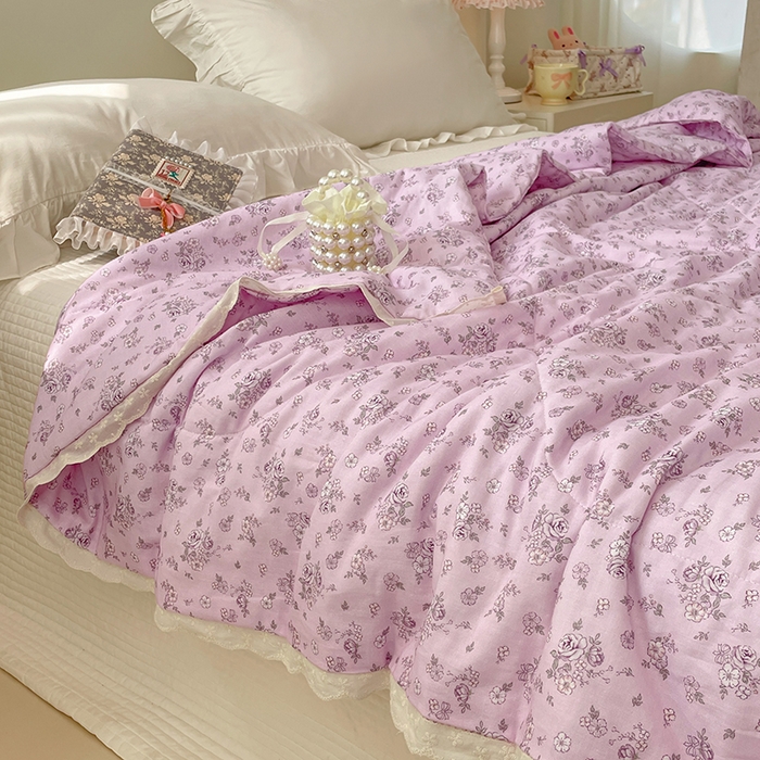 91家纺网 家纺一手货源 找家纺 yyds网供 2026新款A类法式花卉小清新全棉纯棉双层纱花边夏被夏凉被空调被 花季紫