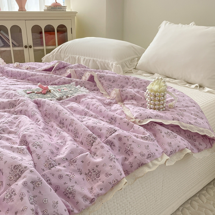91家纺网 家纺一手货源 找家纺 yyds网供 2026新款A类法式花卉小清新全棉纯棉双层纱花边夏被夏凉被空调被 花季紫