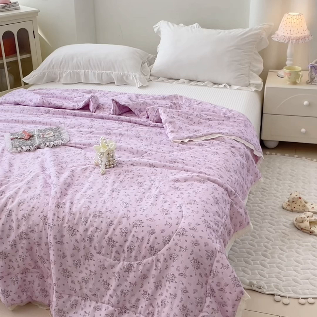 91家纺网 家纺一手货源 找家纺 yyds网供 2026新款A类法式花卉小清新全棉纯棉双层纱花边夏被夏凉被空调被 花季紫