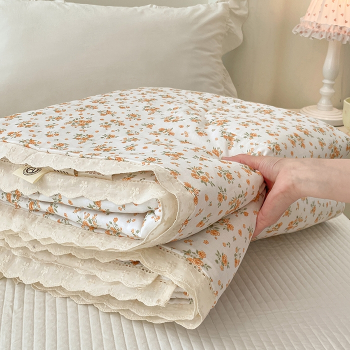 91家纺网 家纺一手货源 找家纺 yyds网供 2026新款A类法式花卉小清新全棉纯棉双层纱花边夏被夏凉被空调被 石竹花