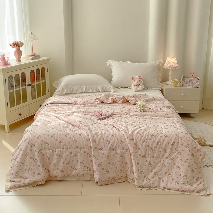 91家纺网 家纺一手货源 找家纺 yyds网供 2026新款A类法式花卉小清新全棉纯棉双层纱花边夏被夏凉被空调被 小粉马