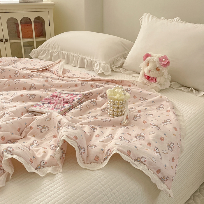 91家纺网 家纺一手货源 找家纺 yyds网供 2026新款A类法式花卉小清新全棉纯棉双层纱花边夏被夏凉被空调被 小粉马