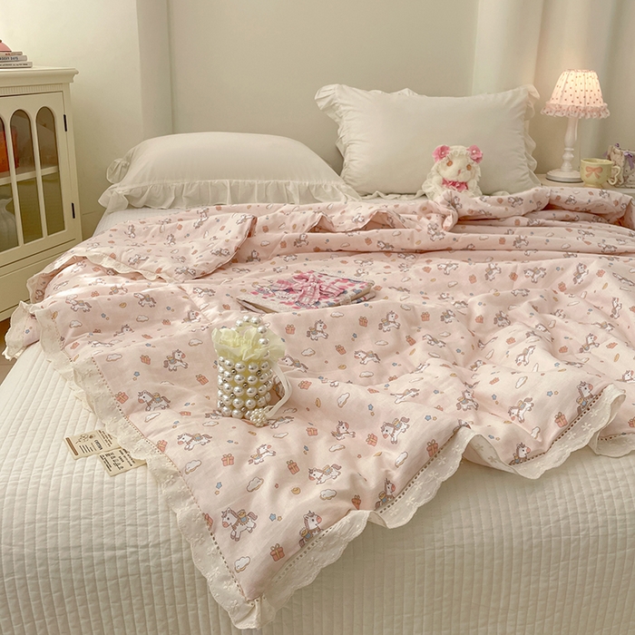 91家纺网 家纺一手货源 找家纺 yyds网供 2026新款A类法式花卉小清新全棉纯棉双层纱花边夏被夏凉被空调被 小粉马