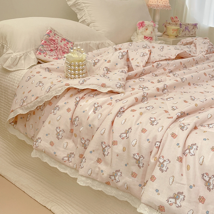 91家纺网 家纺一手货源 找家纺 yyds网供 2026新款A类法式花卉小清新全棉纯棉双层纱花边夏被夏凉被空调被 小粉马