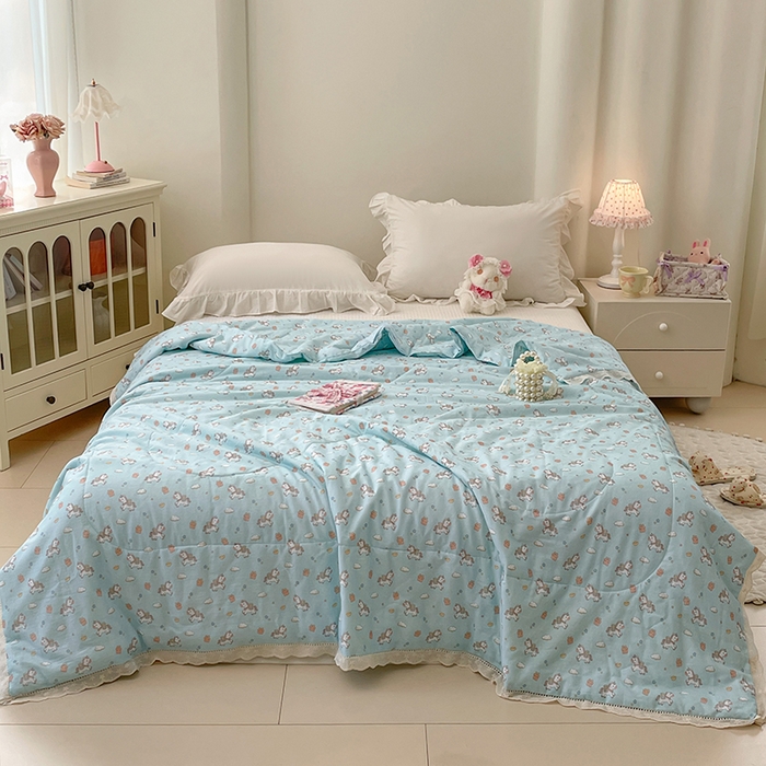 91家纺网 家纺一手货源 找家纺 yyds网供 2026新款A类法式花卉小清新全棉纯棉双层纱花边夏被夏凉被空调被 小蓝马