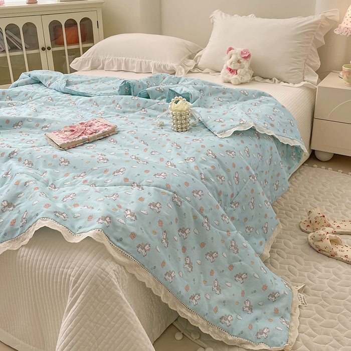 91家纺网 家纺一手货源 找家纺 yyds网供 2026新款A类法式花卉小清新全棉纯棉双层纱花边夏被夏凉被空调被 小蓝马