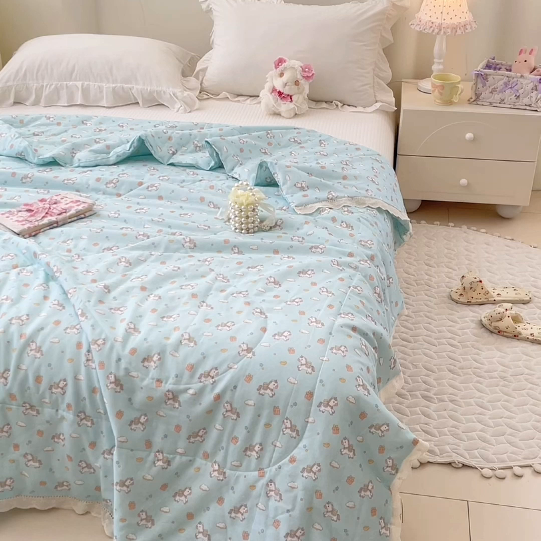 91家纺网 家纺一手货源 找家纺 yyds网供 2026新款A类法式花卉小清新全棉纯棉双层纱花边夏被夏凉被空调被 小蓝马