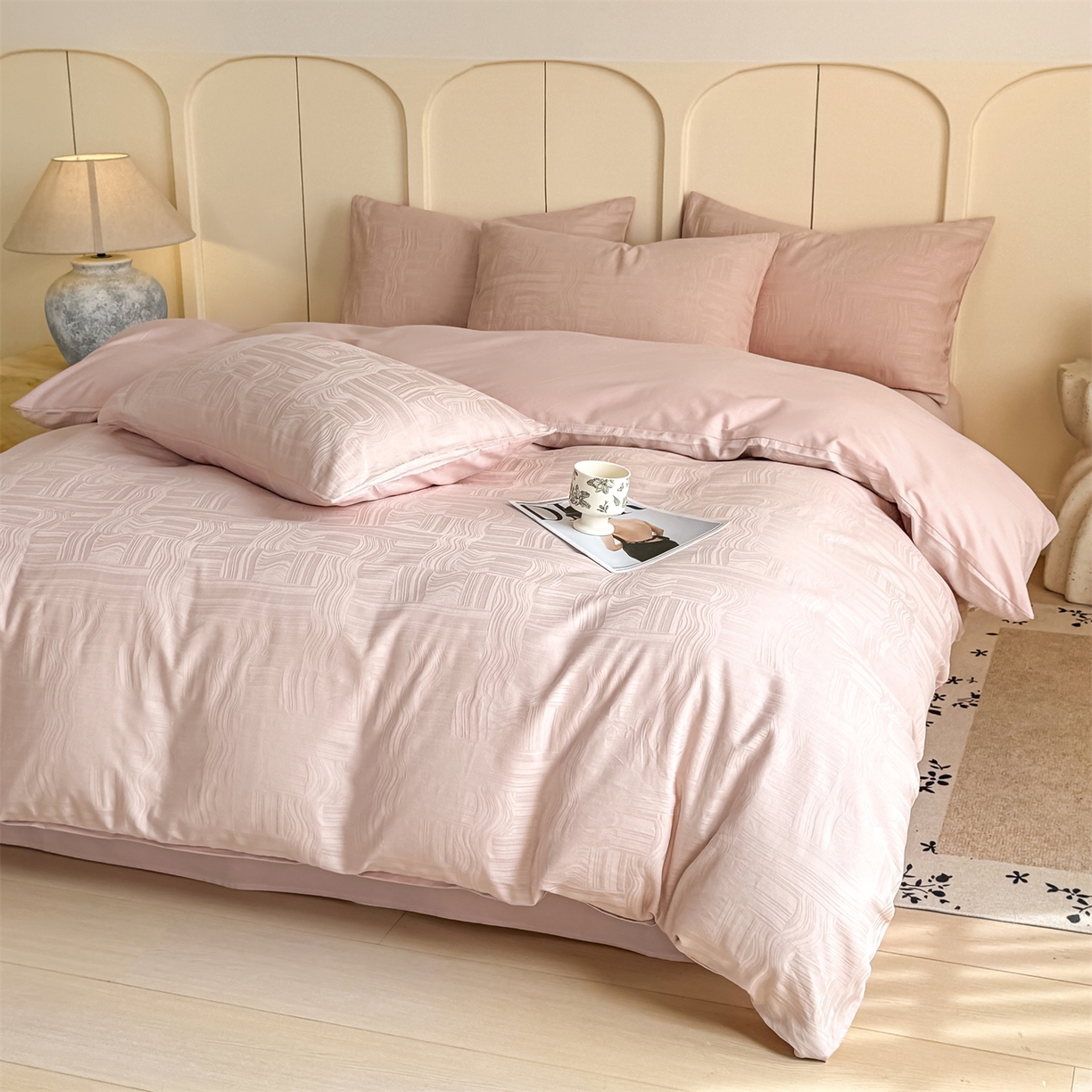 91家纺网 家纺一手货源 找家纺 灰鲸 2026新款全棉纯棉厚织贡缎大提花四件套 凡汐-蜜春粉