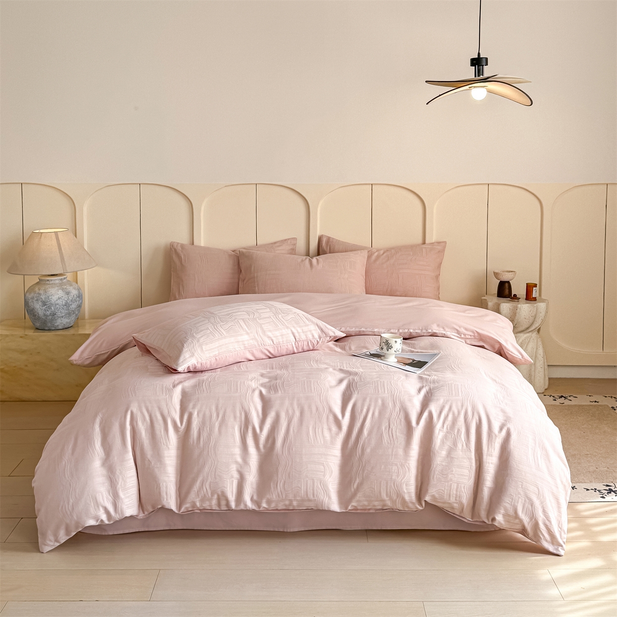 91家纺网 家纺一手货源 找家纺 灰鲸 2026新款全棉纯棉厚织贡缎大提花四件套 凡汐-蜜春粉