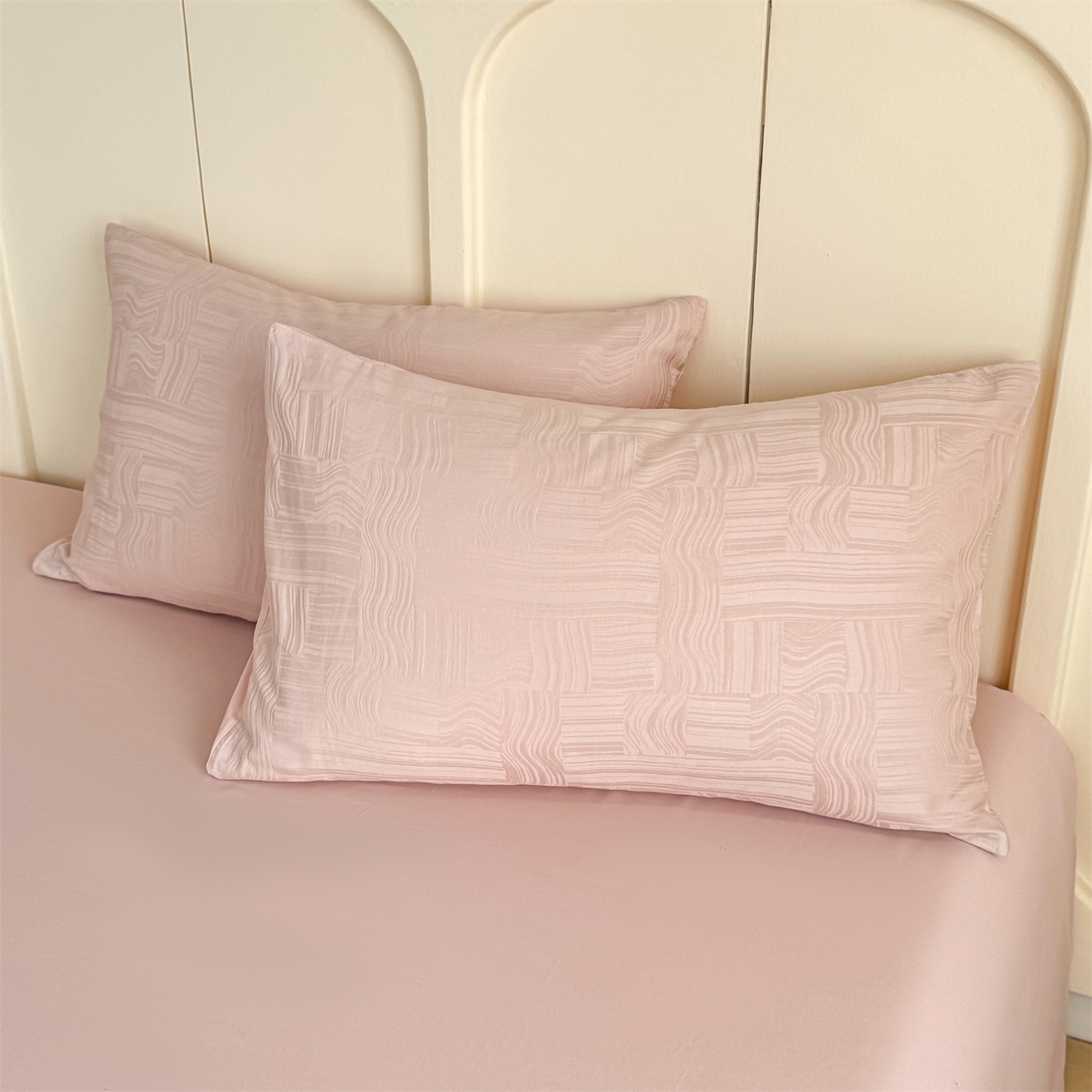 91家纺网 家纺一手货源 找家纺 灰鲸 2026新款全棉纯棉厚织贡缎大提花四件套 凡汐-蜜春粉