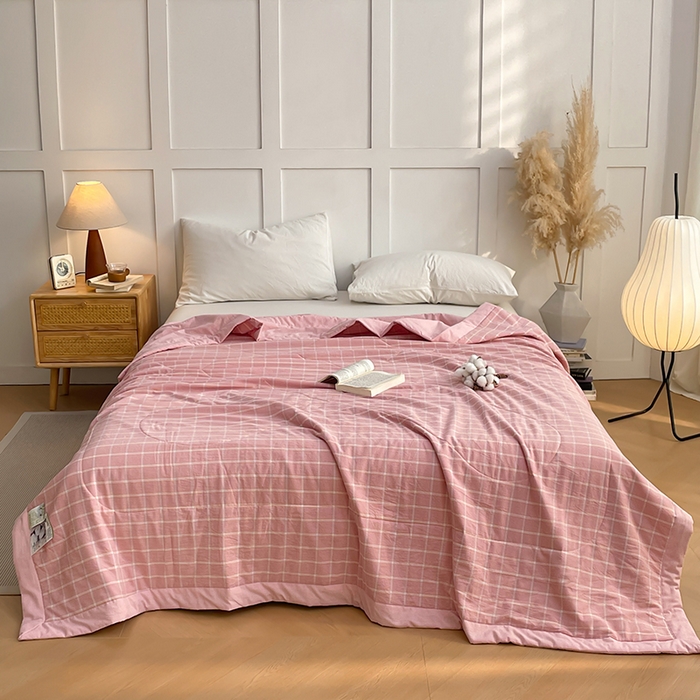 91家纺网 家纺一手货源 找家纺 yyds网供 2026新款无印格子A类里外全棉纯棉水洗棉新疆棉花夏被夏凉被空调被 粉大格