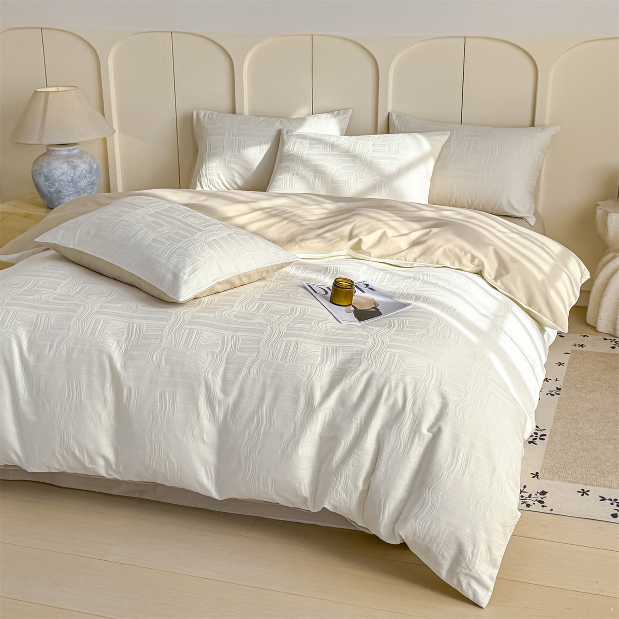 91家纺网 家纺一手货源 找家纺 灰鲸 2026新款全棉纯棉厚织贡缎大提花四件套 凡汐-杏仁奶霜