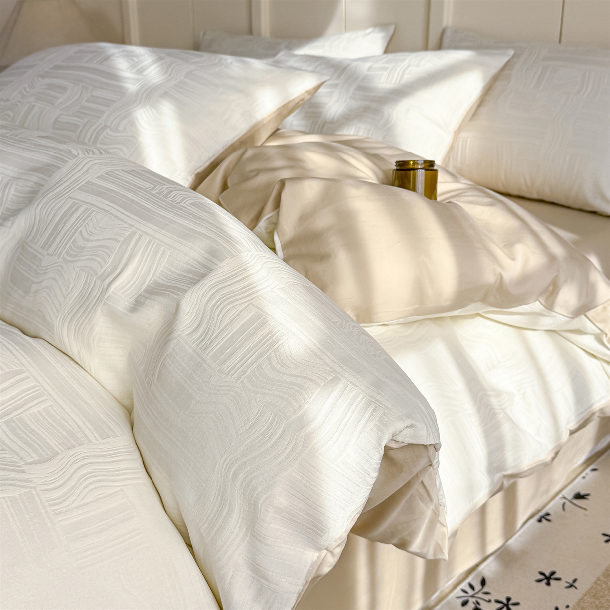 91家纺网 家纺一手货源 找家纺 灰鲸 2026新款全棉纯棉厚织贡缎大提花四件套 凡汐-杏仁奶霜