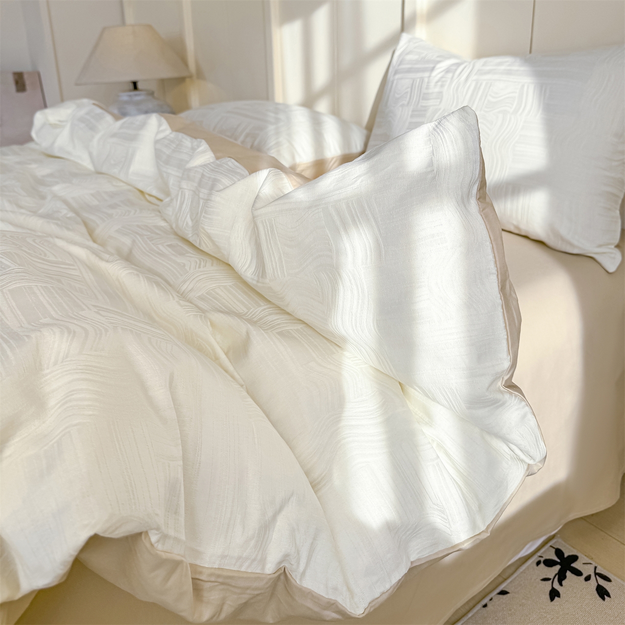 91家纺网 家纺一手货源 找家纺 灰鲸 2026新款全棉纯棉厚织贡缎大提花四件套 凡汐-杏仁奶霜