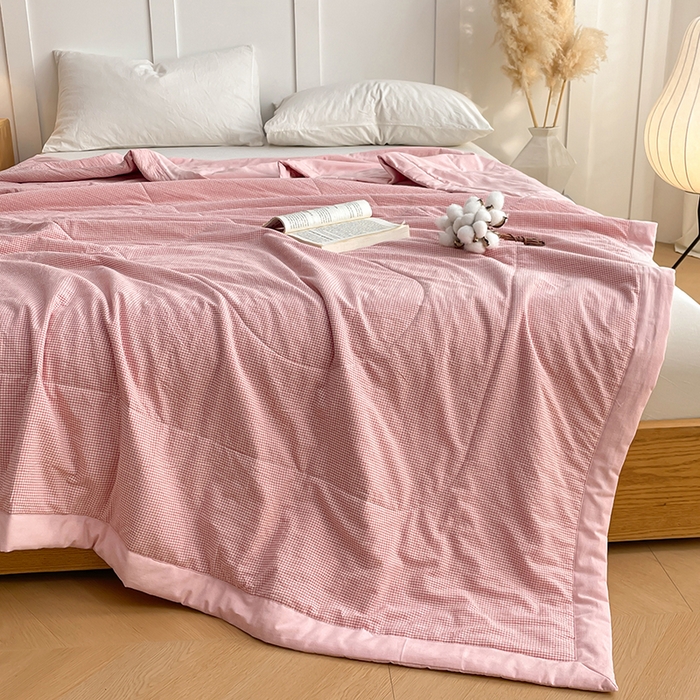 91家纺网 家纺一手货源 找家纺 yyds网供 2026新款无印格子A类里外全棉纯棉水洗棉新疆棉花夏被夏凉被空调被 粉小格