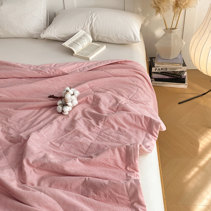 91家纺网 家纺一手货源 找家纺 yyds网供 2026新款无印格子A类里外全棉纯棉水洗棉新疆棉花夏被夏凉被空调被 粉小格