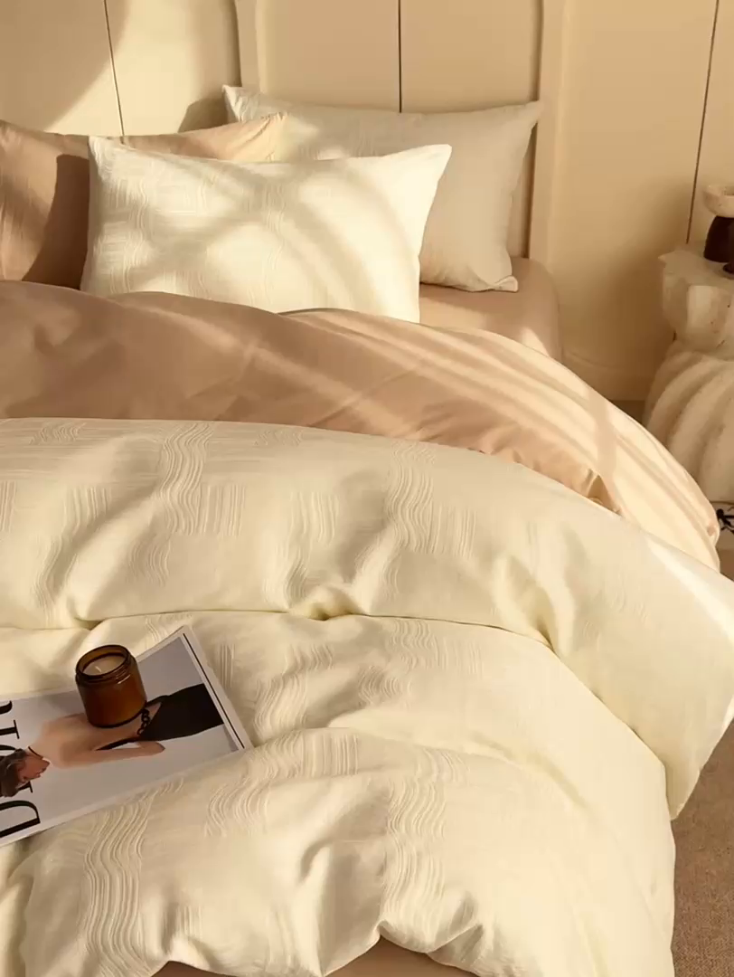 91家纺网 家纺一手货源 找家纺 灰鲸 2026新款全棉纯棉厚织贡缎大提花四件套 凡汐-杏仁奶霜