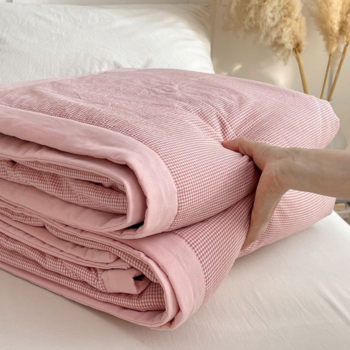 91家纺网 家纺一手货源 找家纺 yyds网供 2026新款无印格子A类里外全棉纯棉水洗棉新疆棉花夏被夏凉被空调被 粉小格