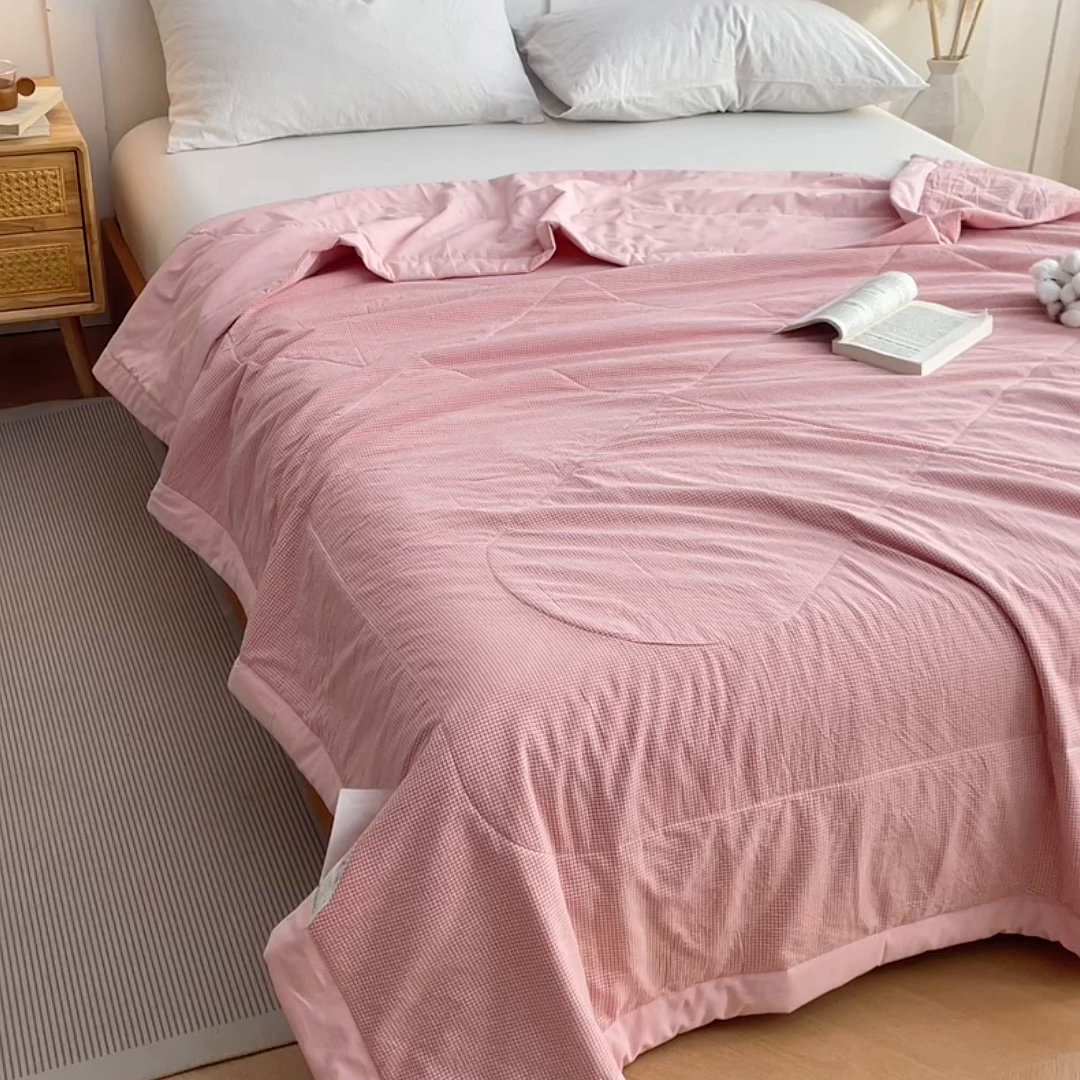 91家纺网 家纺一手货源 找家纺 yyds网供 2026新款无印格子A类里外全棉纯棉水洗棉新疆棉花夏被夏凉被空调被 粉小格