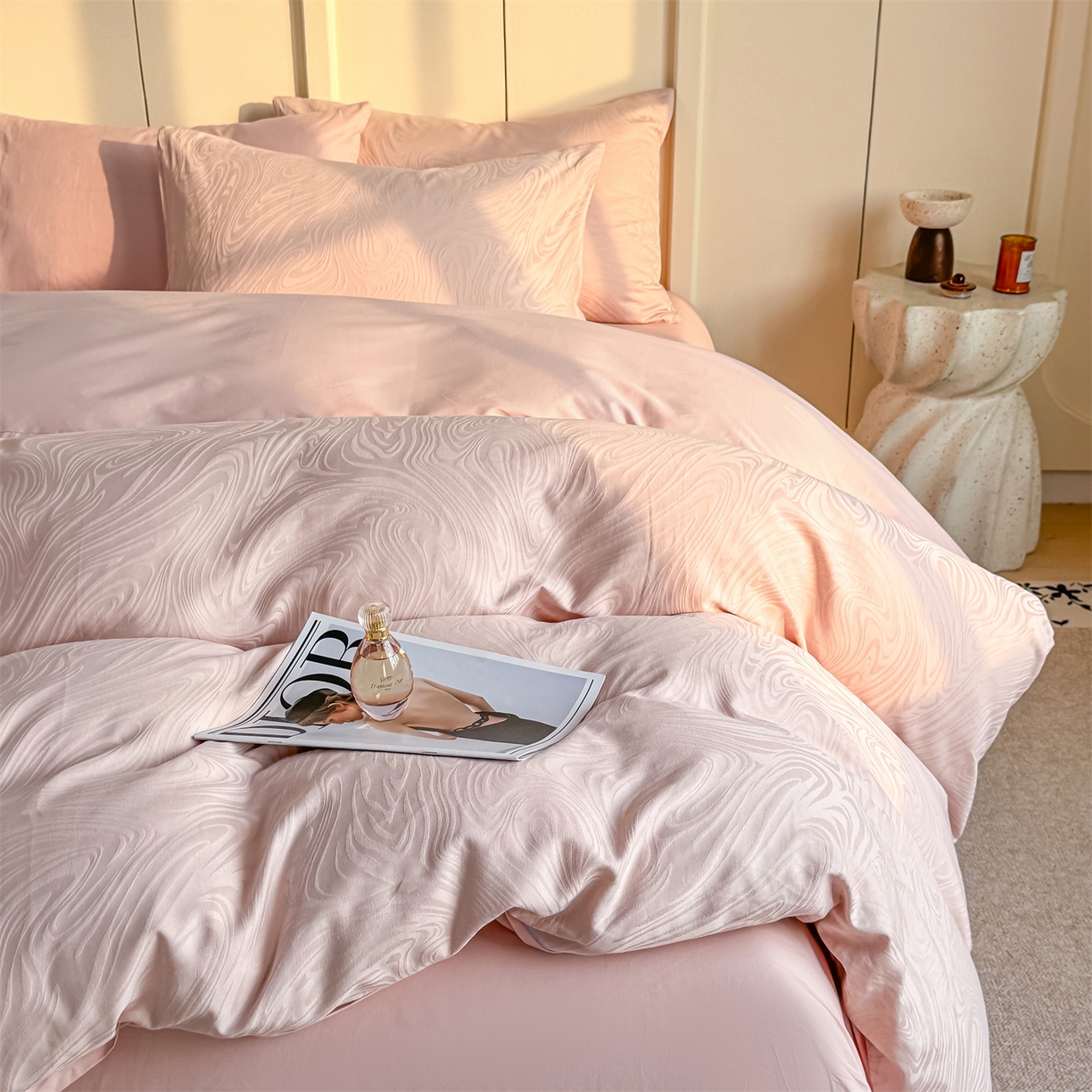 91家纺网 家纺一手货源 找家纺 灰鲸 2026新款全棉纯棉厚织贡缎大提花四件套 浮岚-蜜春粉