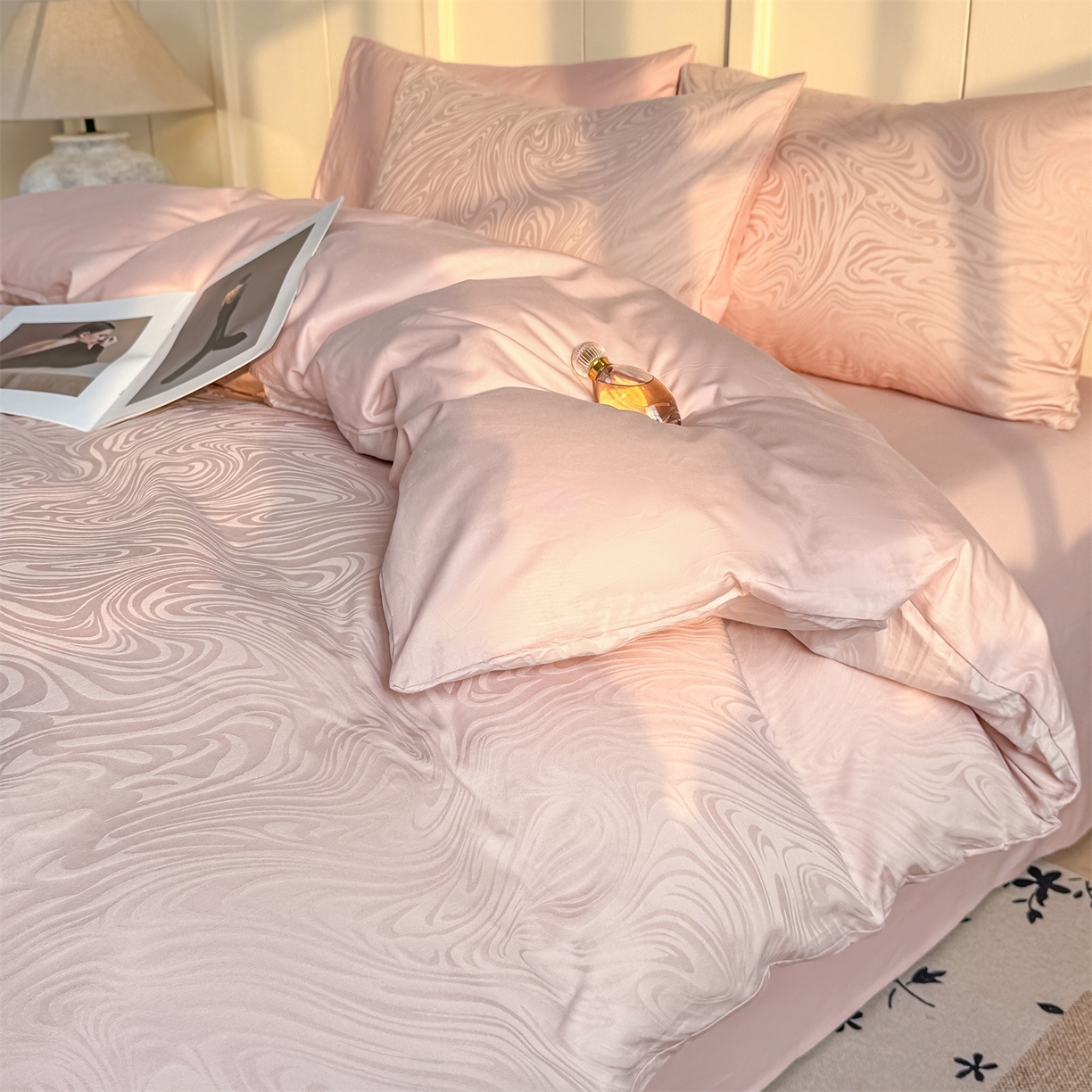 91家纺网 家纺一手货源 找家纺 灰鲸 2026新款全棉纯棉厚织贡缎大提花四件套 浮岚-蜜春粉