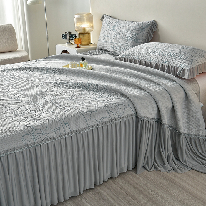 91家纺网 家纺一手货源 找家纺 诺梵家纺 2026新款 pe 乙纶立体提花凉豆豆席凉席床裙款【控价1.5米119 ；1.8米129；2.0米139】半夏-灰