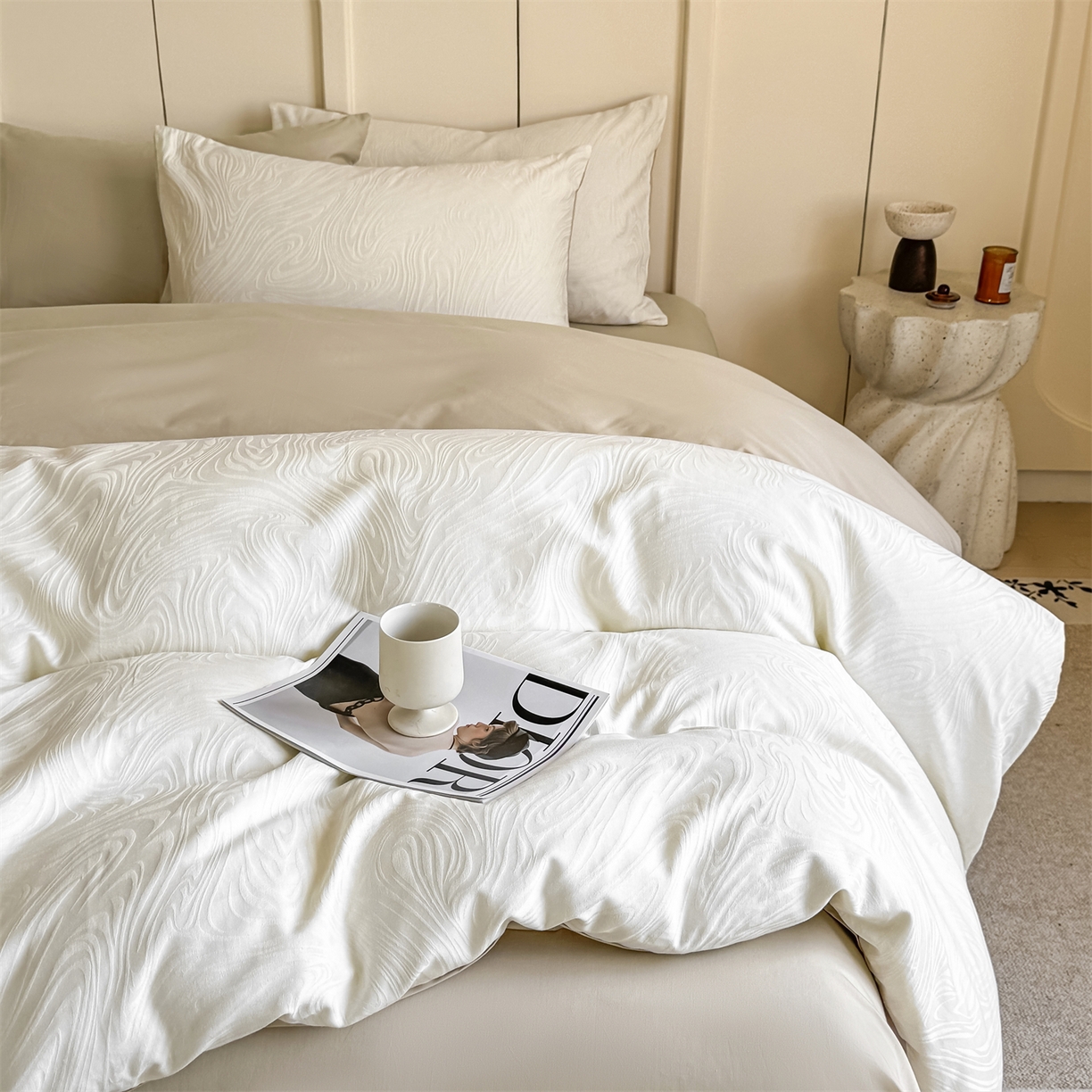 91家纺网 家纺一手货源 找家纺 灰鲸 2026新款全棉纯棉厚织贡缎大提花四件套 浮岚-杏仁奶霜