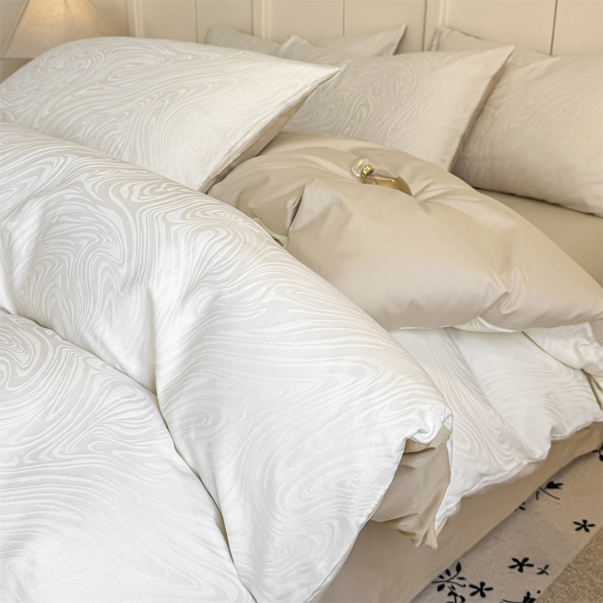 91家纺网 家纺一手货源 找家纺 灰鲸 2026新款全棉纯棉厚织贡缎大提花四件套 浮岚-杏仁奶霜