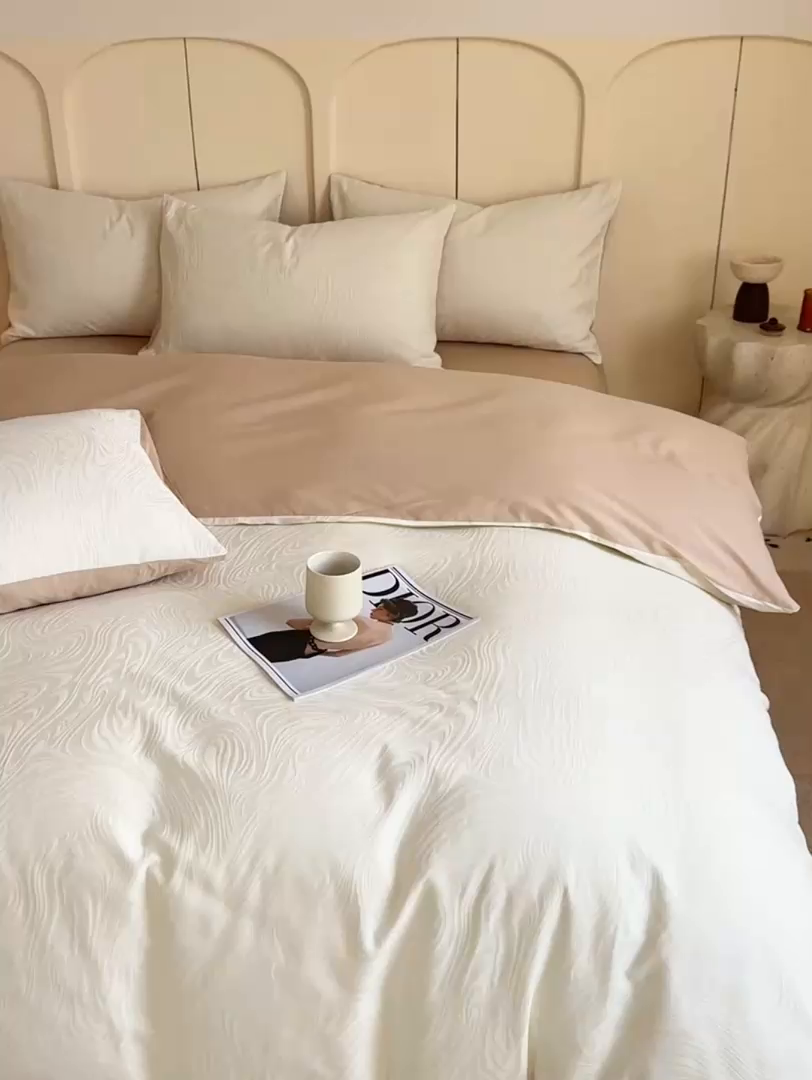 91家纺网 家纺一手货源 找家纺 灰鲸 2026新款全棉纯棉厚织贡缎大提花四件套 浮岚-杏仁奶霜