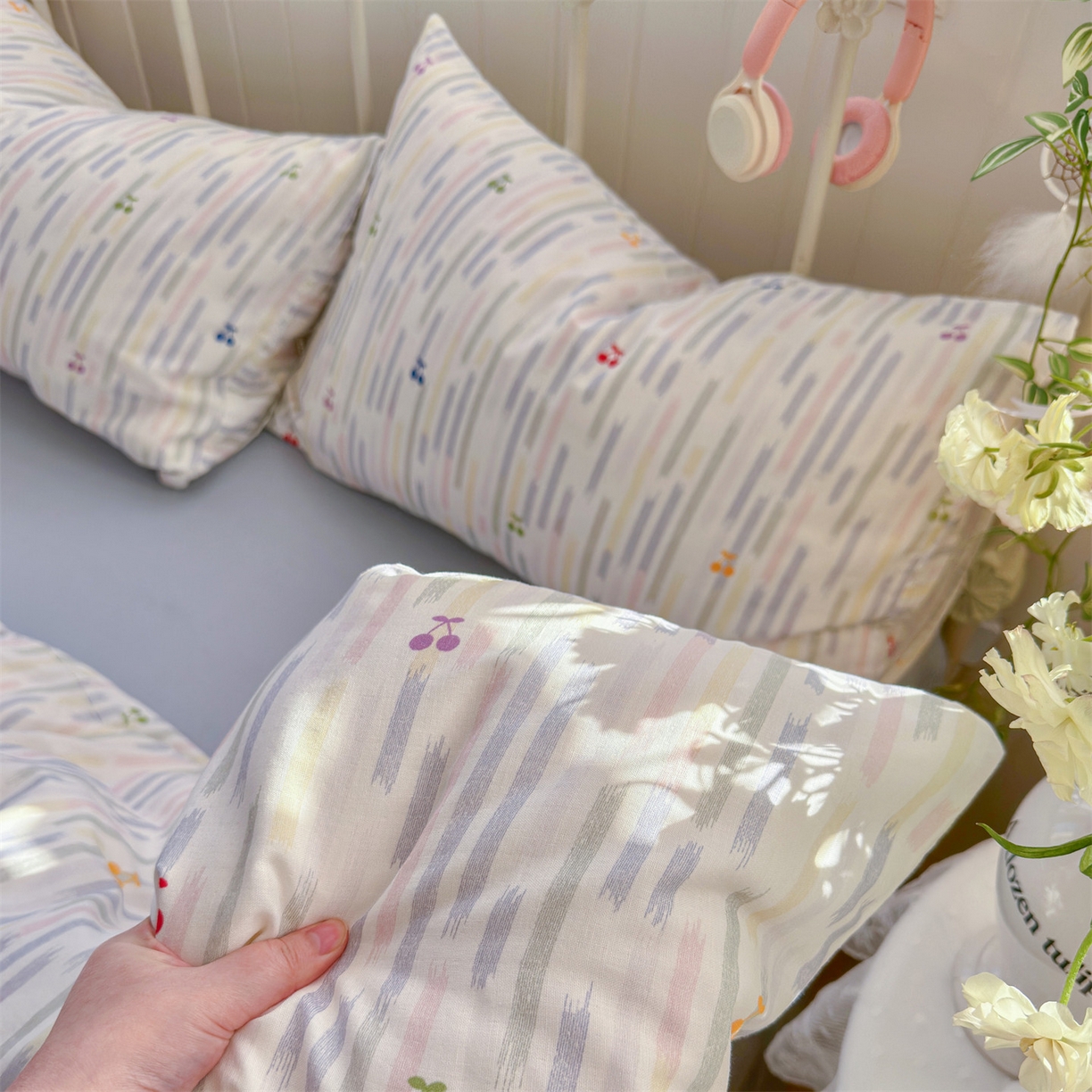 91家纺网 家纺一手货源 找家纺 名兮家居 2026春夏新款全棉纯棉A类双层纱四件套 双层纱-彩条樱桃