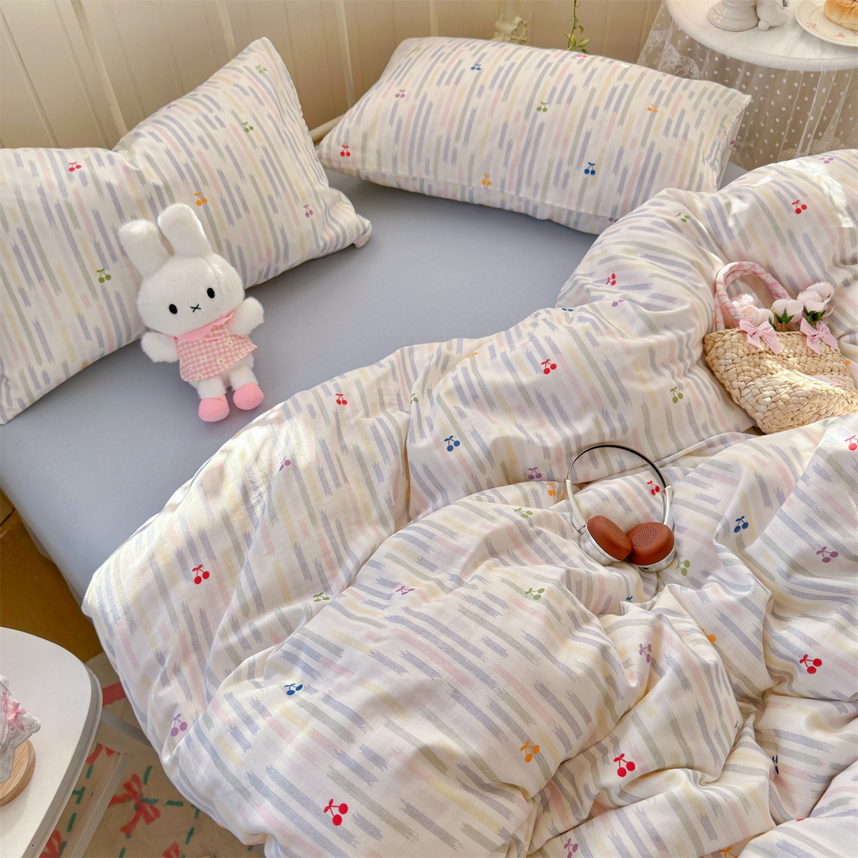 91家纺网 家纺一手货源 找家纺 名兮家居 2026春夏新款全棉纯棉A类双层纱四件套 双层纱-彩条樱桃