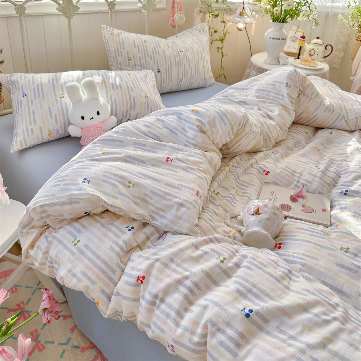 91家纺网 家纺一手货源 找家纺 名兮家居 2026春夏新款全棉纯棉A类双层纱四件套 双层纱-彩条樱桃