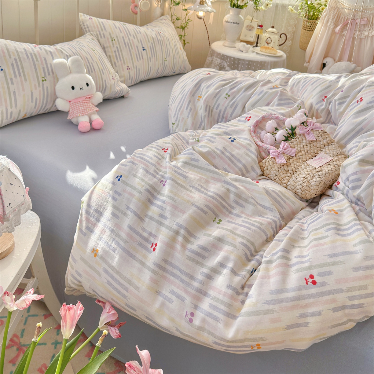 91家纺网 家纺一手货源 找家纺 名兮家居 2026春夏新款全棉纯棉A类双层纱四件套 双层纱-彩条樱桃