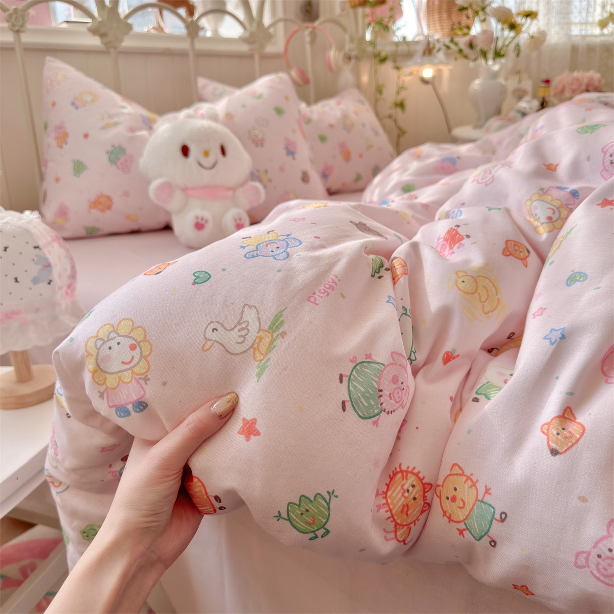 91家纺网 家纺一手货源 找家纺 名兮家居 2026春夏新款全棉纯棉A类双层纱四件套 双层纱-猪猪乐园