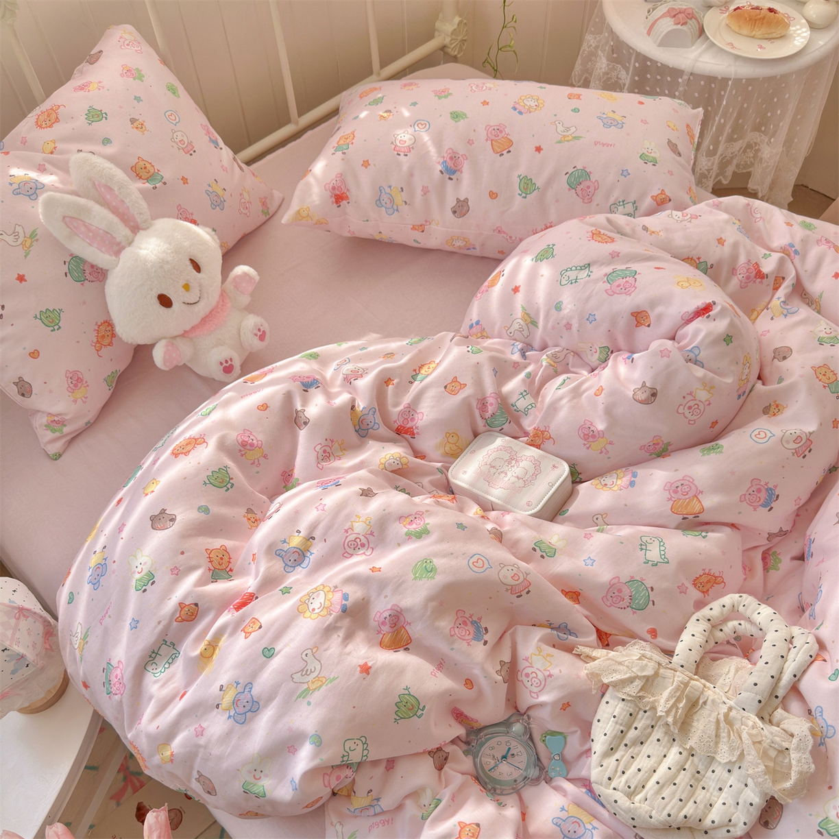 91家纺网 家纺一手货源 找家纺 名兮家居 2026春夏新款全棉纯棉A类双层纱四件套 双层纱-猪猪乐园