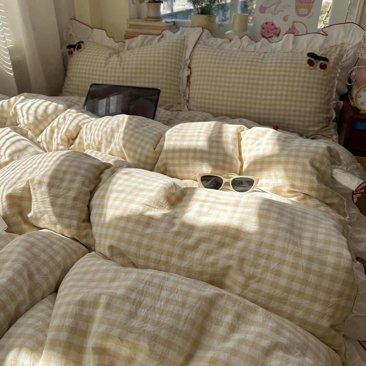 91家纺网 家纺一手货源 找家纺 首尔家纺 2026新款全棉色织水洗棉四件套花边款小红书ins风-樱桃可露丽 樱桃可露丽-黄格