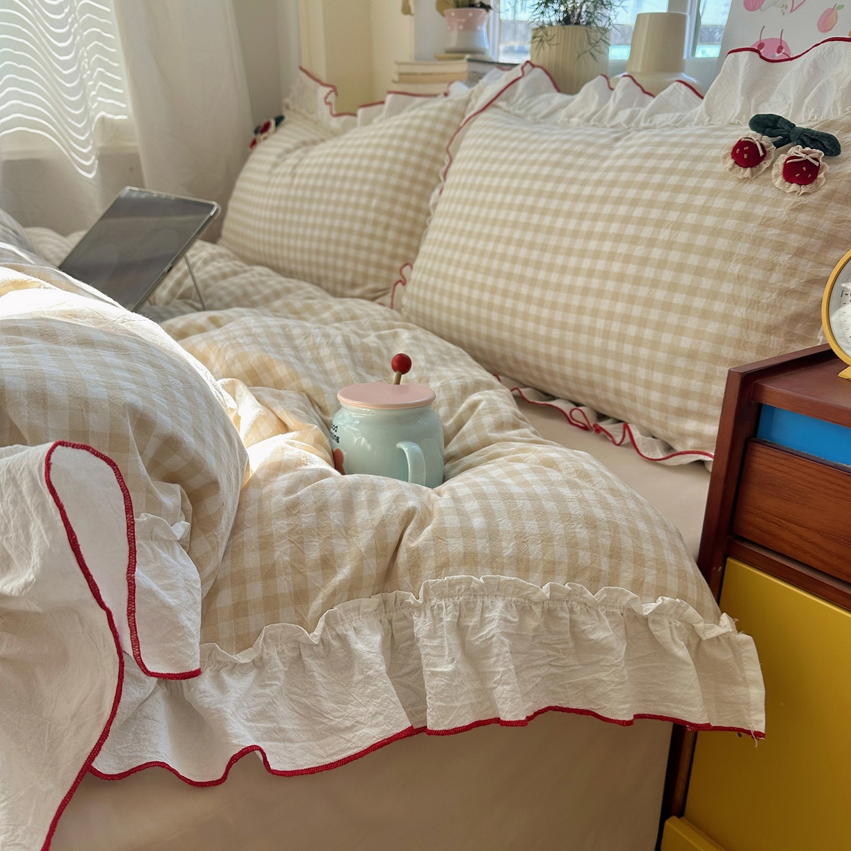 91家纺网 家纺一手货源 找家纺 首尔家纺 2026新款全棉色织水洗棉四件套花边款小红书ins风-樱桃可露丽 樱桃可露丽-黄格