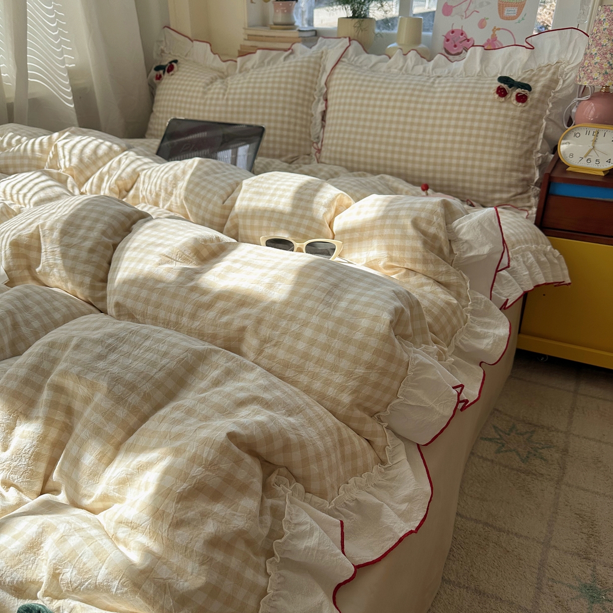 91家纺网 家纺一手货源 找家纺 首尔家纺 2026新款全棉色织水洗棉四件套花边款小红书ins风-樱桃可露丽 樱桃可露丽-黄格