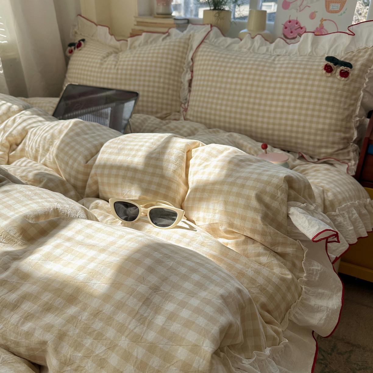 91家纺网 家纺一手货源 找家纺 首尔家纺 2026新款全棉色织水洗棉四件套花边款小红书ins风-樱桃可露丽 樱桃可露丽-黄格