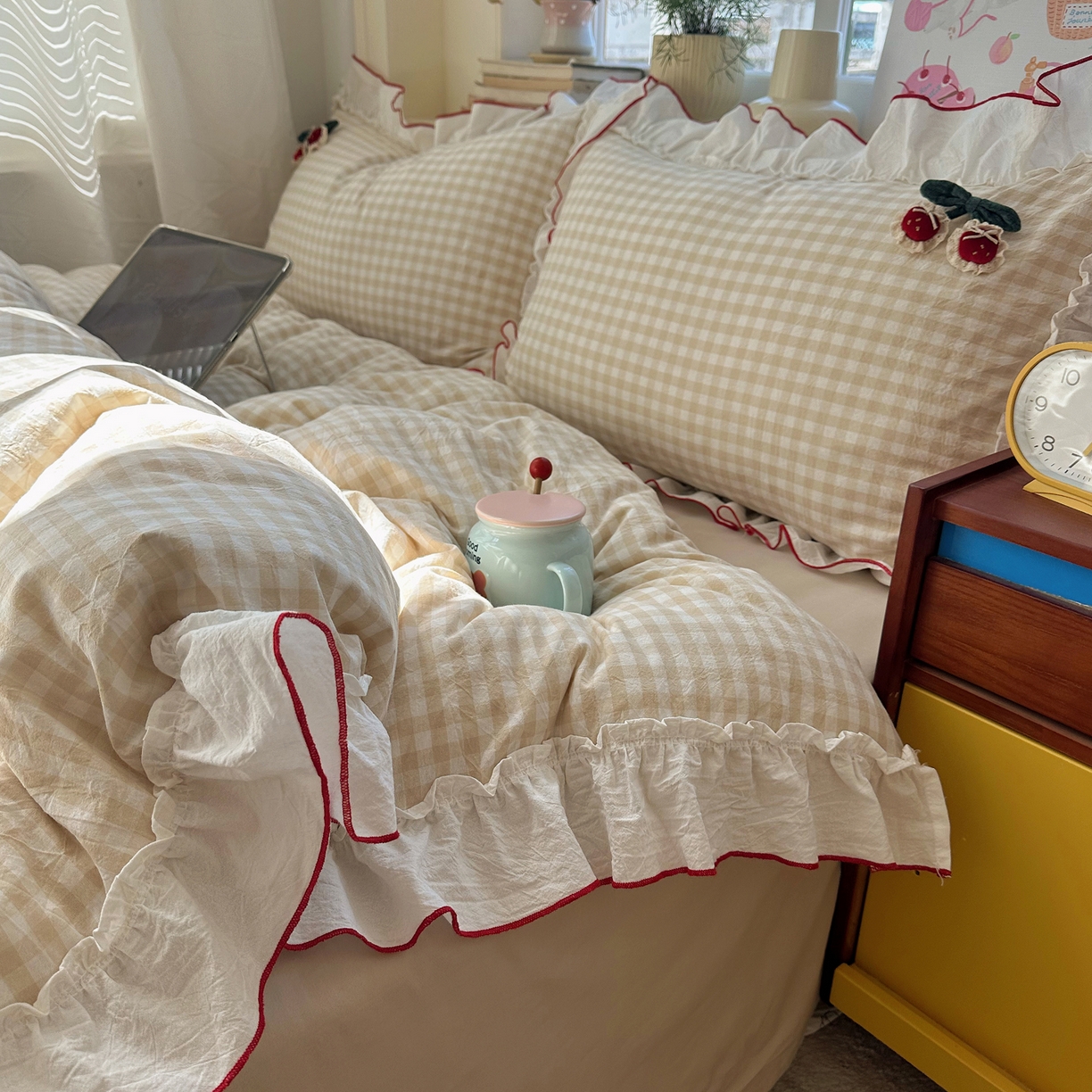 91家纺网 家纺一手货源 找家纺 首尔家纺 2026新款全棉色织水洗棉四件套花边款小红书ins风-樱桃可露丽 樱桃可露丽-黄格