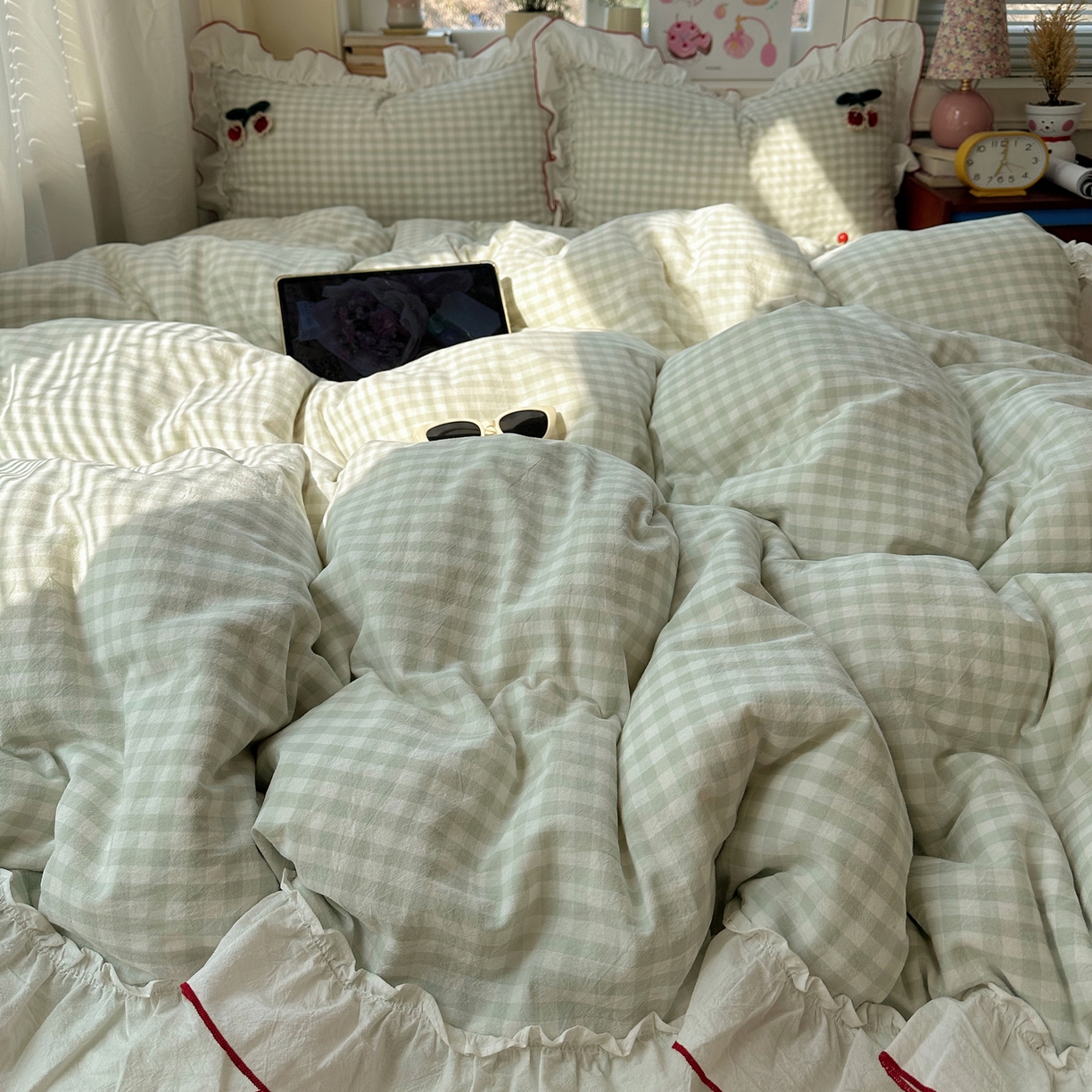 91家纺网 家纺一手货源 找家纺 首尔家纺 2026新款全棉色织水洗棉四件套花边款小红书ins风-樱桃可露丽 樱桃可露丽-绿格