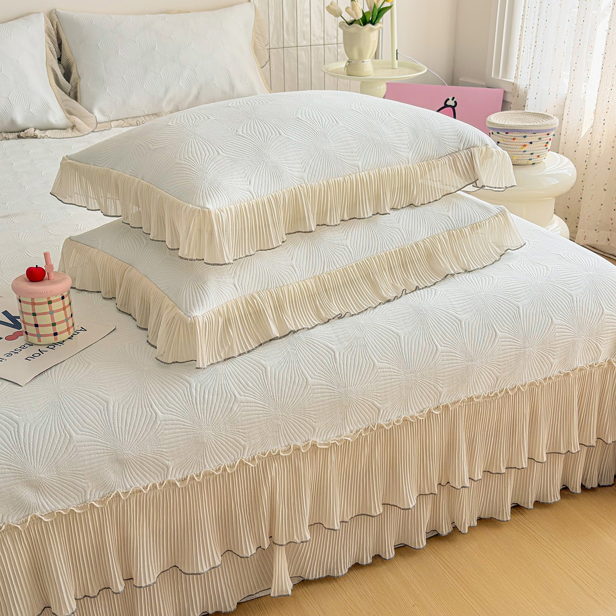 91家纺网 家纺一手货源 找家纺 暖芯家纺 2026新款凉感丝网纱凉席夏被夏凉被空调被四件套 轻梦瑶-奶昔白