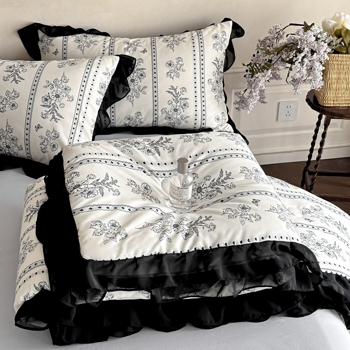 91家纺网 家纺一手货源 找家纺 ab家纺 2026新款法式复古印花水洗棉夏被四件套 巴黎西亚