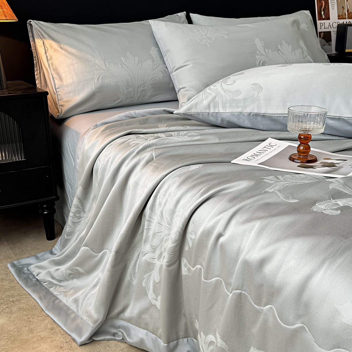 91家纺网 家纺一手货源 找家纺 乐家毛巾被（工厂自产自销） 2026春夏新款全棉60S长绒棉立体厚织提花整张棉花夏被四件套单夏被枕套夏凉被空 残影