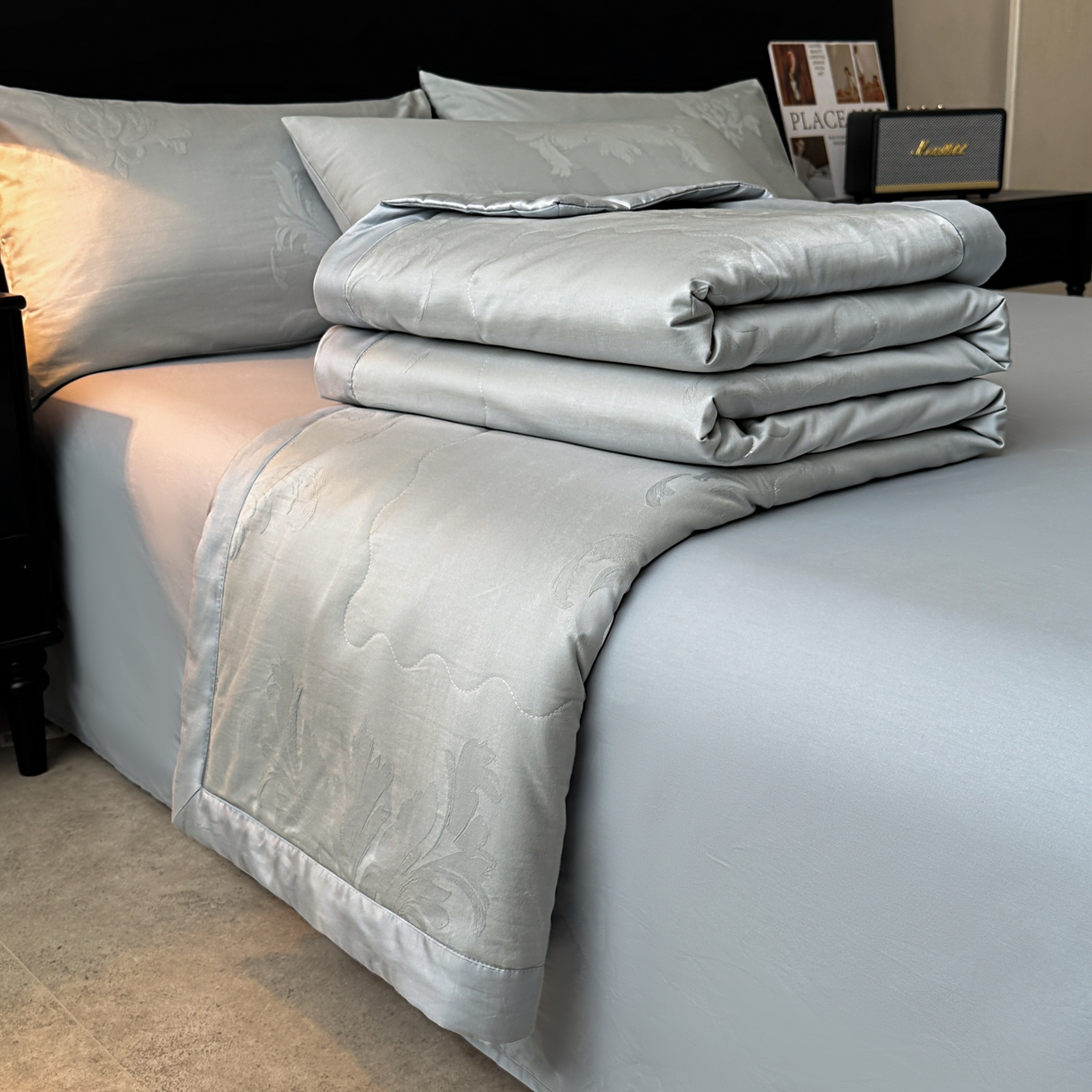 91家纺网 家纺一手货源 找家纺 乐家毛巾被（工厂自产自销） 2026春夏新款全棉60S长绒棉立体厚织提花整张棉花夏被四件套单夏被枕套夏凉被空 残影